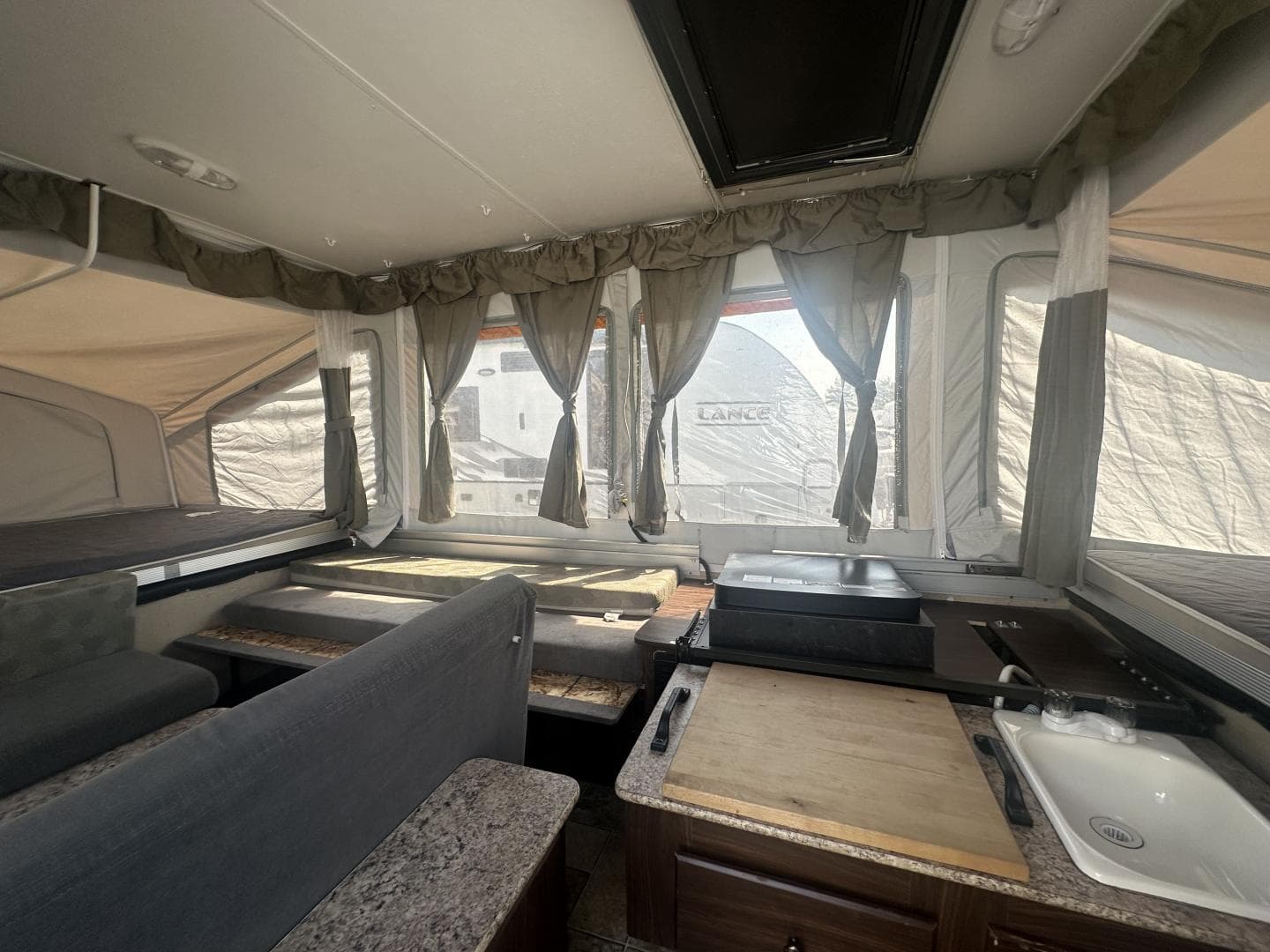 2012 Palomino 2012 Palomino Traverse - thumbnail 8