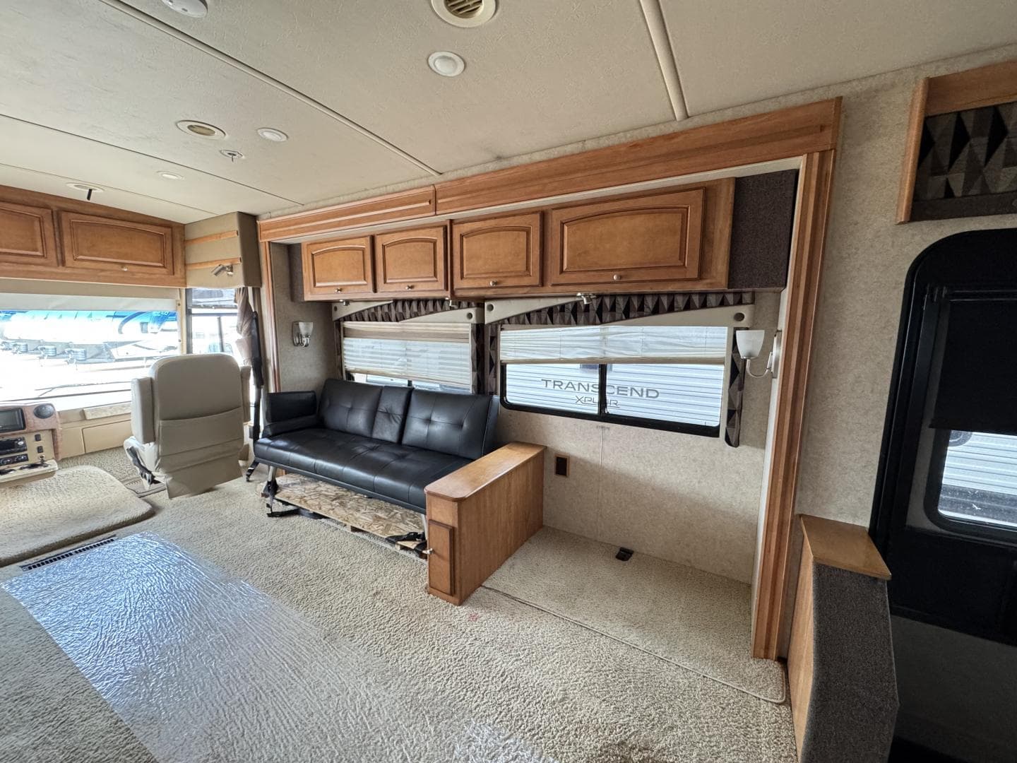 2010 Winnebago 2010 Winnebago Adventurer - thumbnail 6