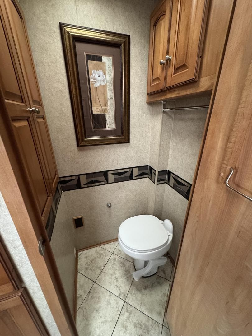 2010 Winnebago 2010 Winnebago Adventurer - thumbnail 11