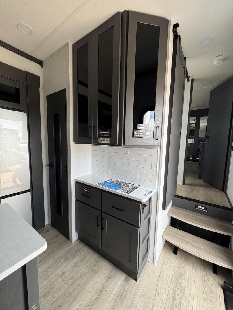 2025 Alliance RV 2025 Alliance RV Valor - thumbnail 8