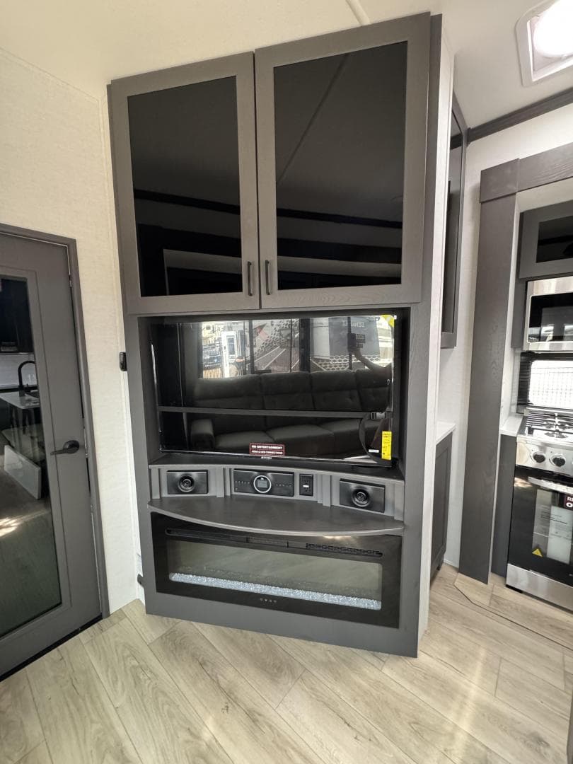 2025 Alliance RV 2025 Alliance RV Valor - thumbnail 12