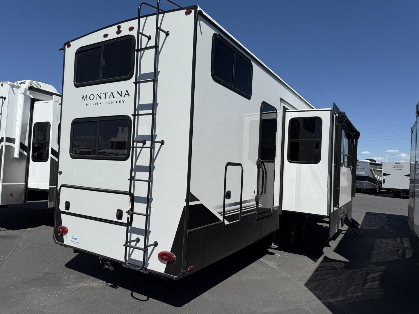 2025 Keystone RV 2025 Keystone RV Montana High Country - thumbnail 4