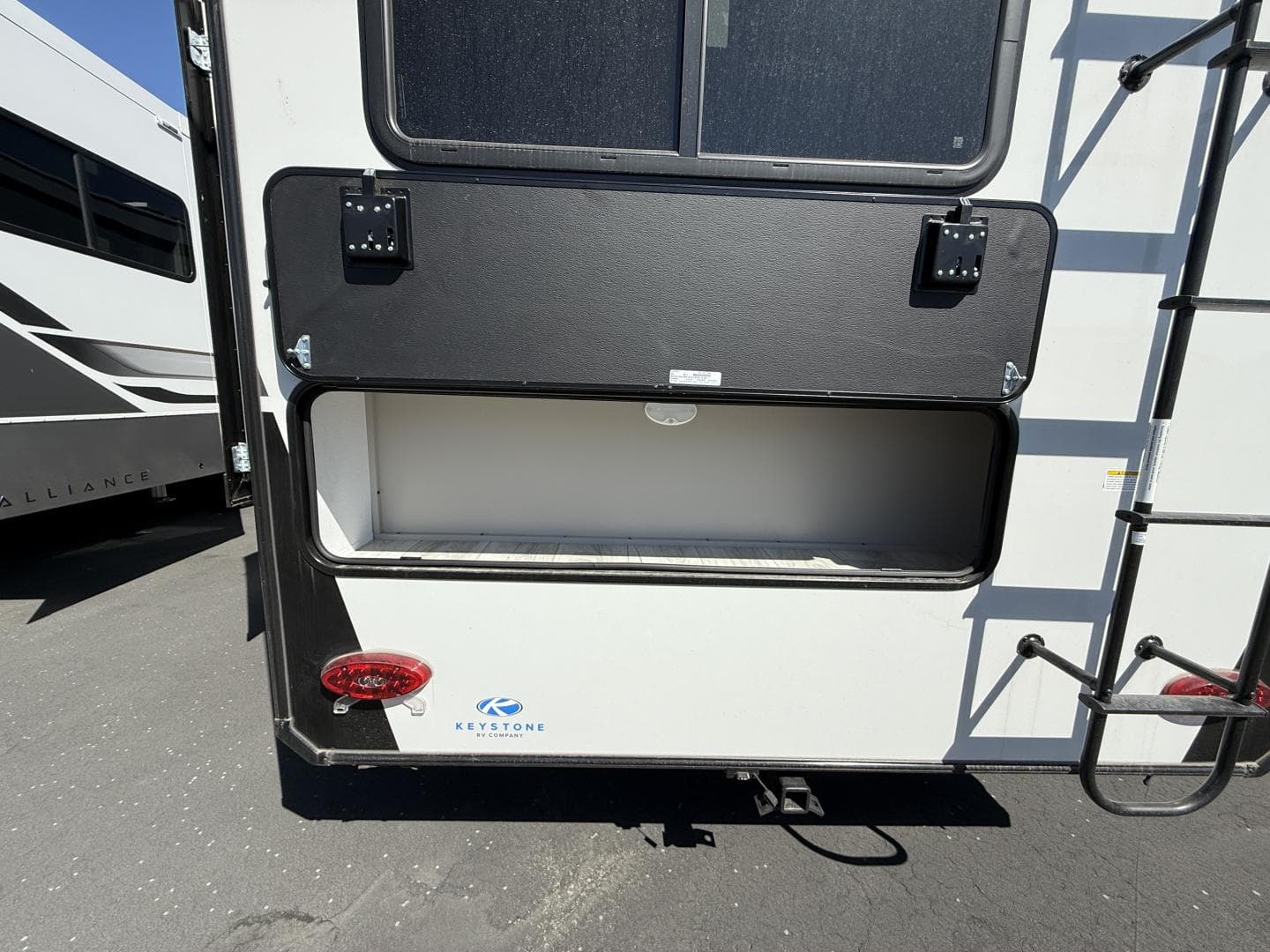 2025 Keystone RV 2025 Keystone RV Montana High Country - thumbnail 6