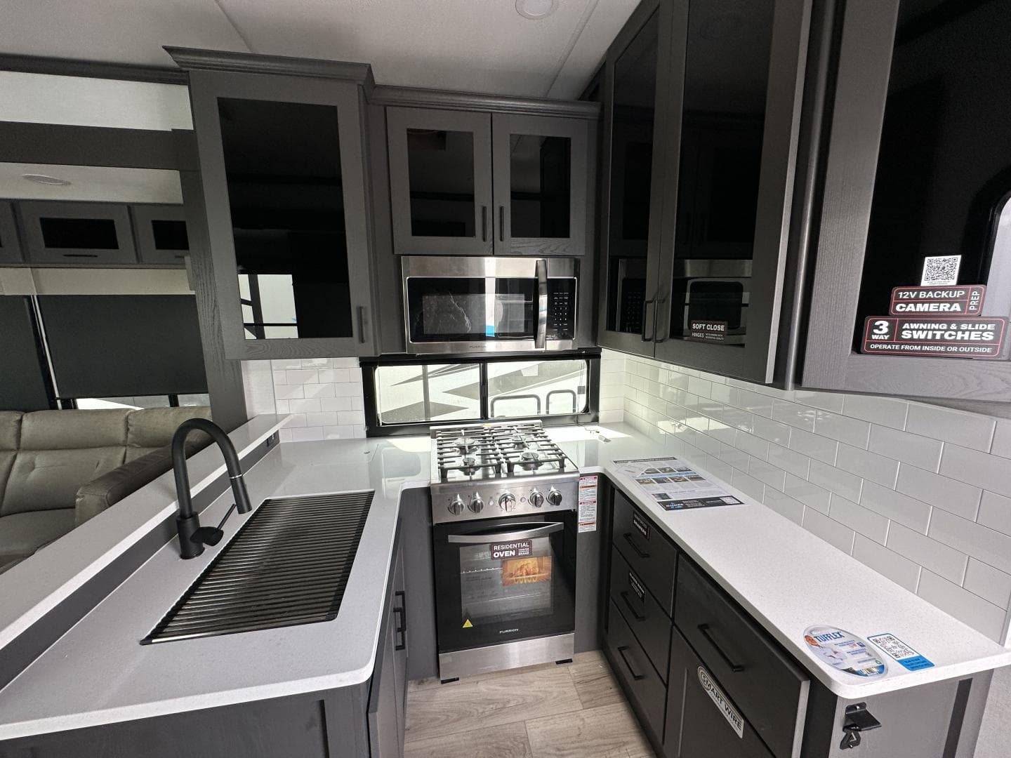 2025 Alliance RV 2025 Alliance RV Valor - thumbnail 16