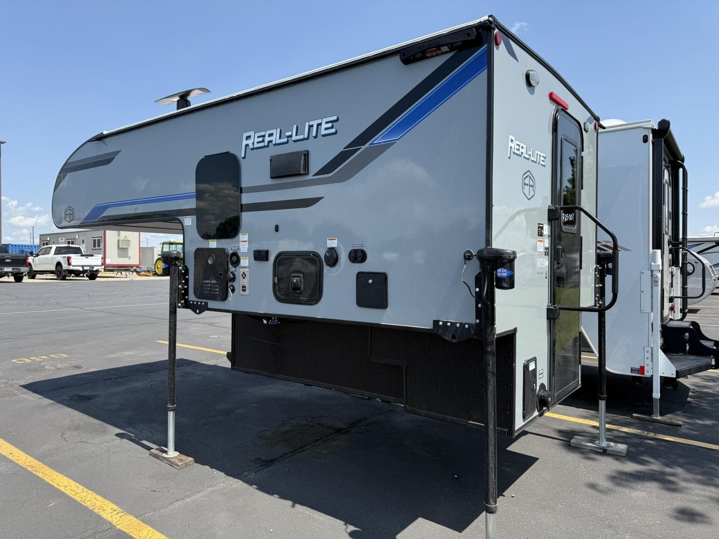 2025 Palomino 2025 Palomino Real Lite - thumbnail 3