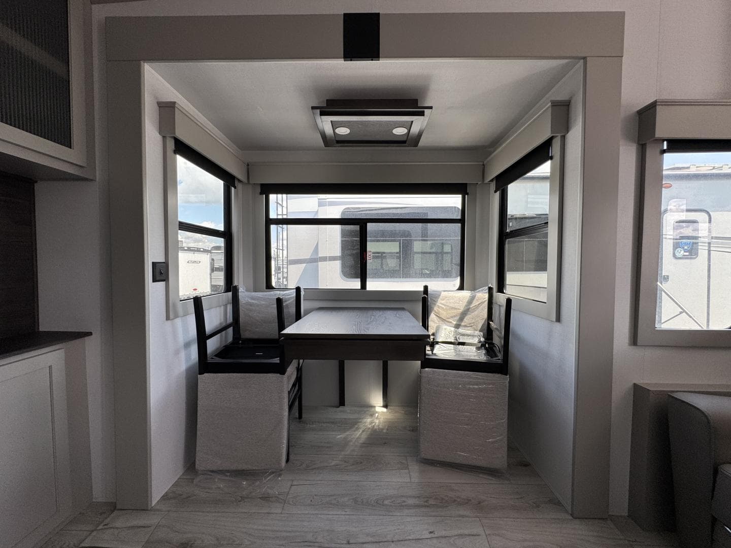 2025 Keystone RV 2025 Keystone RV Montana - thumbnail 14