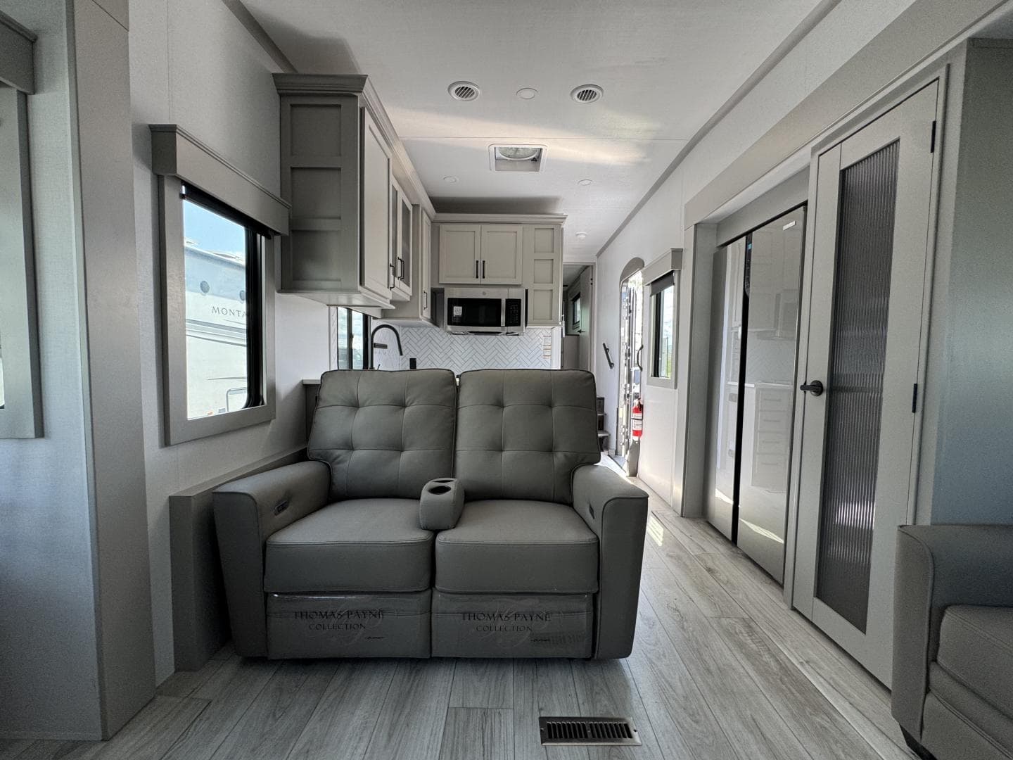 2025 Keystone RV 2025 Keystone RV Montana - thumbnail 15