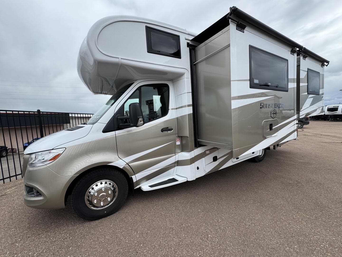 2025 Forest River RV 2025 Forest River RV Sunseeker - thumbnail 3