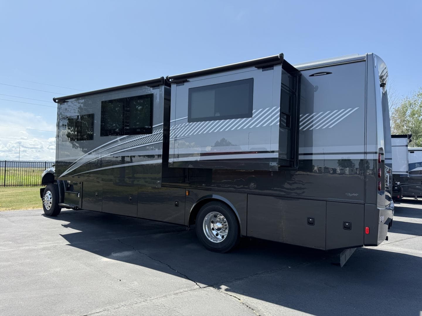 2026 Dynamax 2026 Dynamax Europa - thumbnail 4