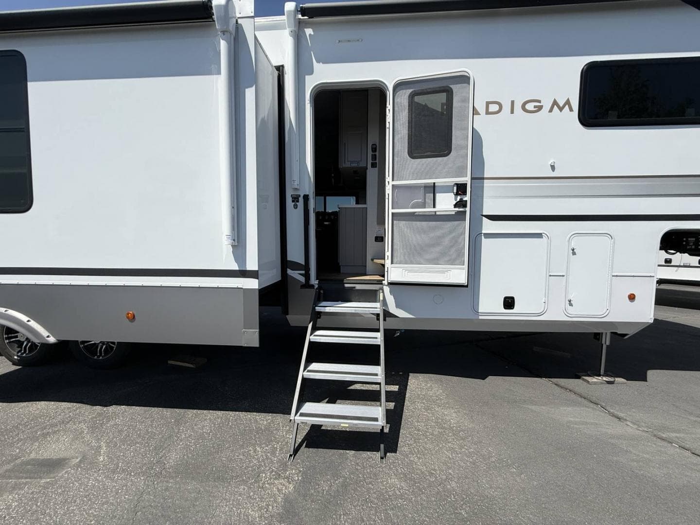 2026 Alliance RV 2026 Alliance RV Paradigm - thumbnail 16
