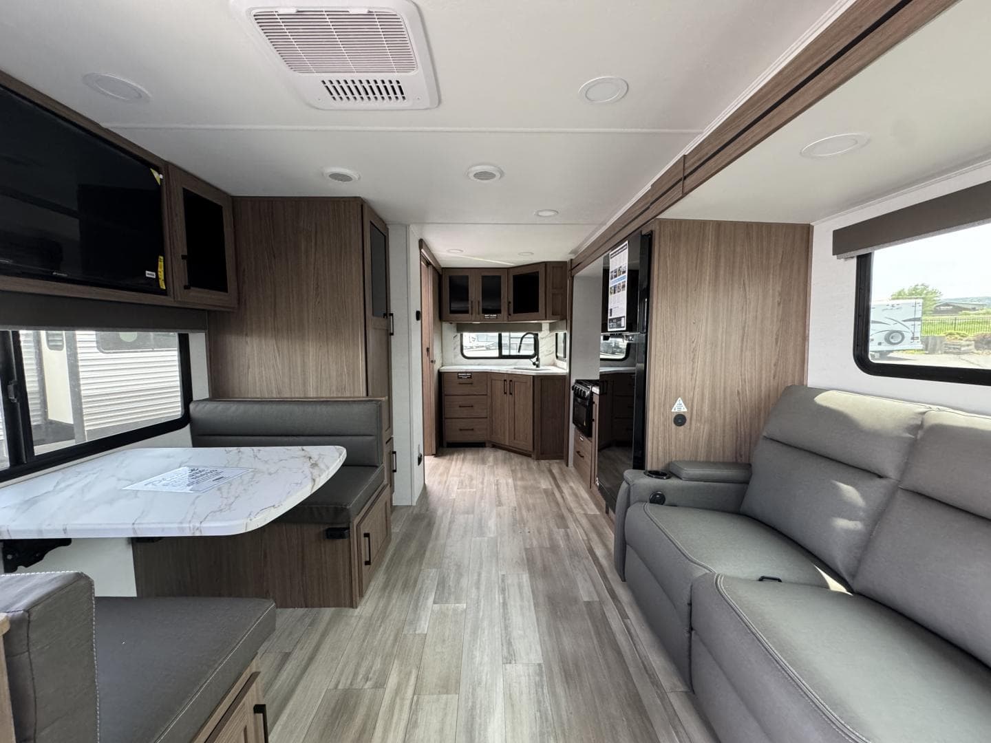 2025 Alliance RV 2025 Alliance RV Delta - thumbnail 10