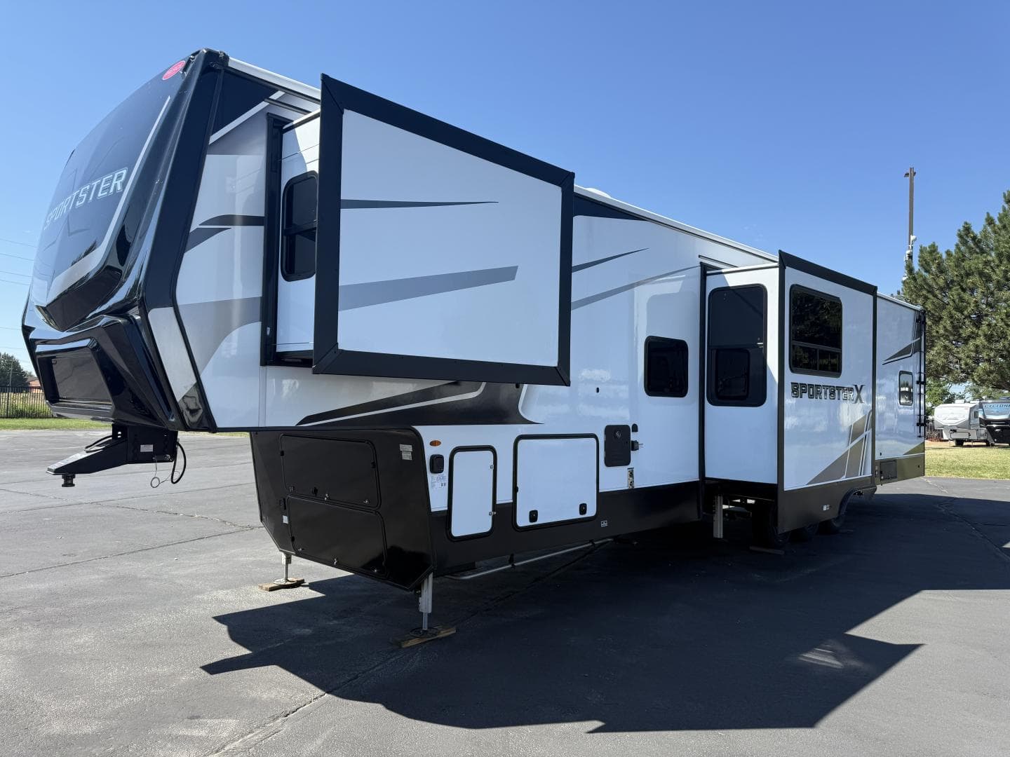 2026 KZ RV 2026 KZ RV Sportster X Toy Hauler - thumbnail 3