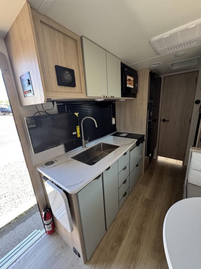 2025 Winnebago 2025 Winnebago Micro - thumbnail 6