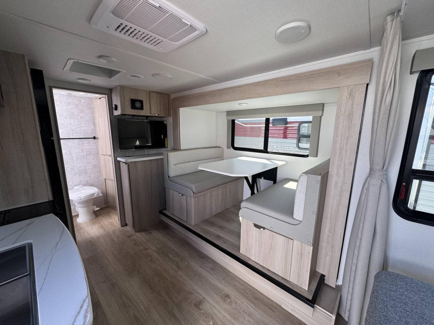 2025 Winnebago 2025 Winnebago Micro - thumbnail 5