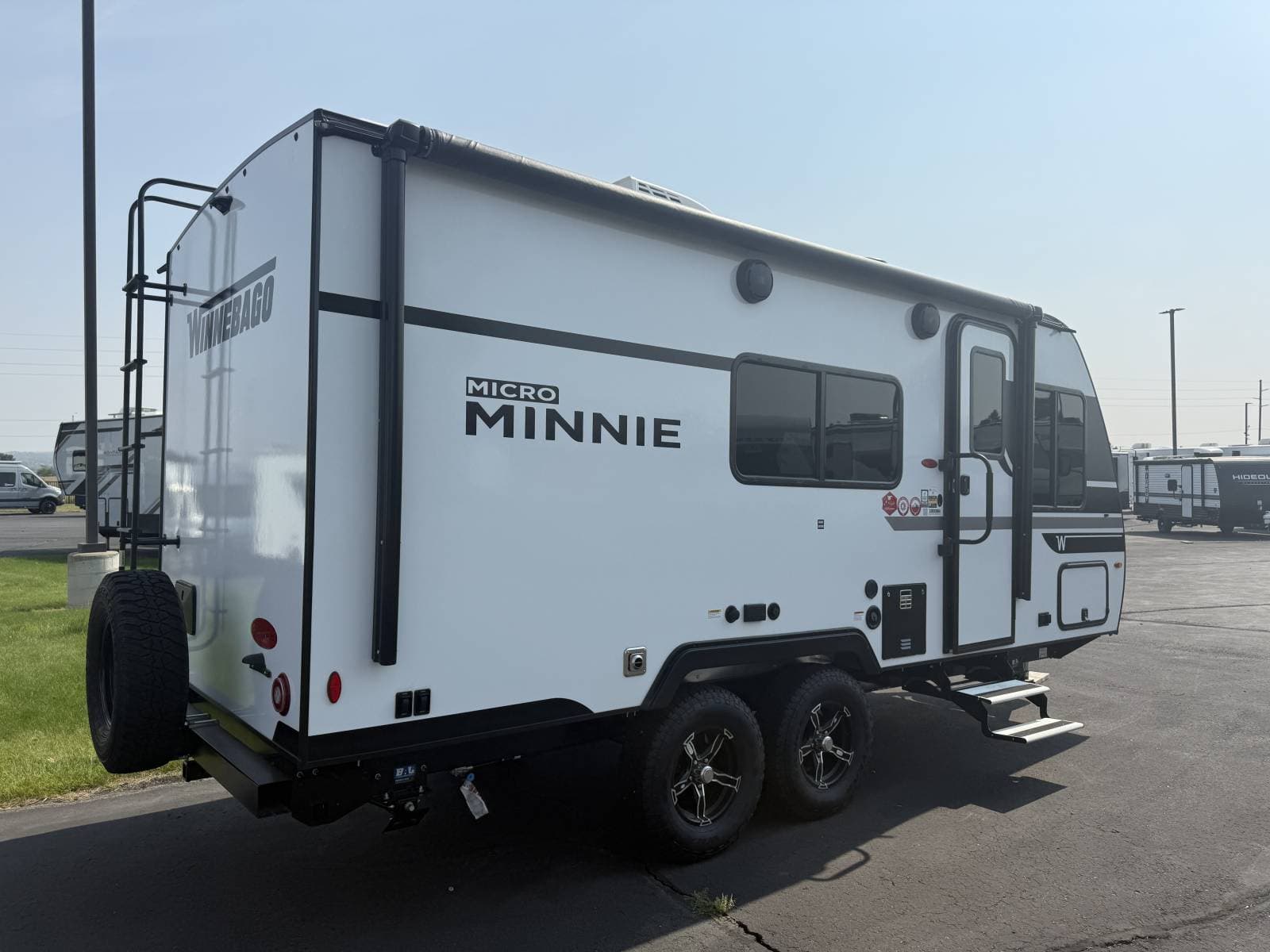 2025 Winnebago 2025 Winnebago Micro - thumbnail 3