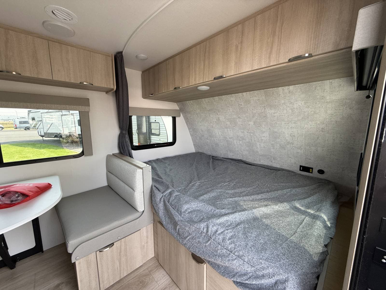 2025 Winnebago 2025 Winnebago Micro - thumbnail 11