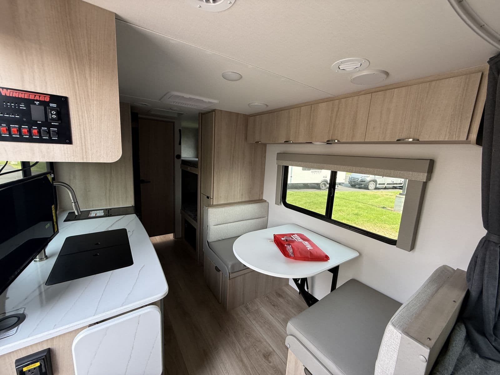 2025 Winnebago 2025 Winnebago Micro - thumbnail 11