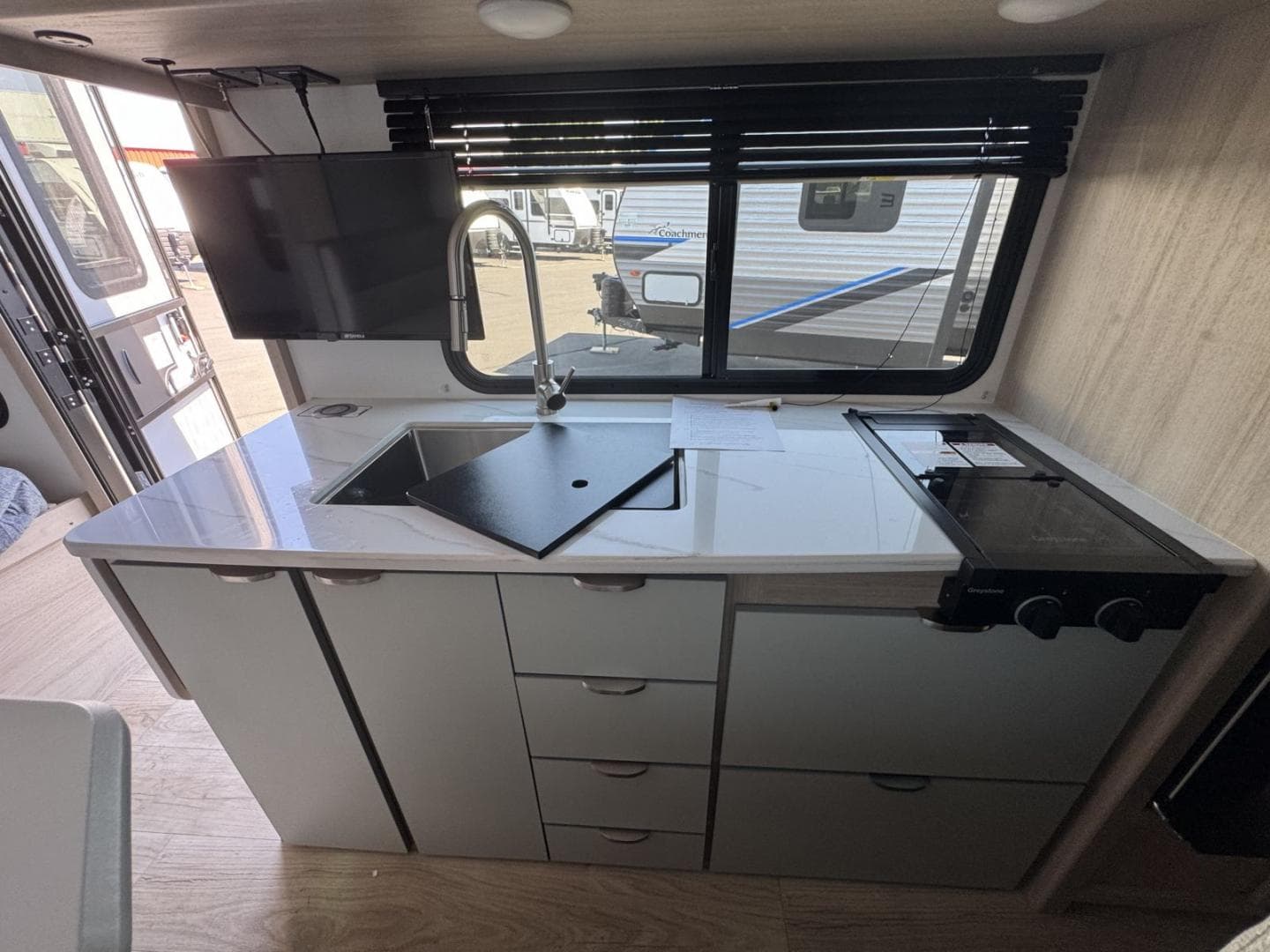 2025 Winnebago 2025 Winnebago Micro Minnie - thumbnail 17