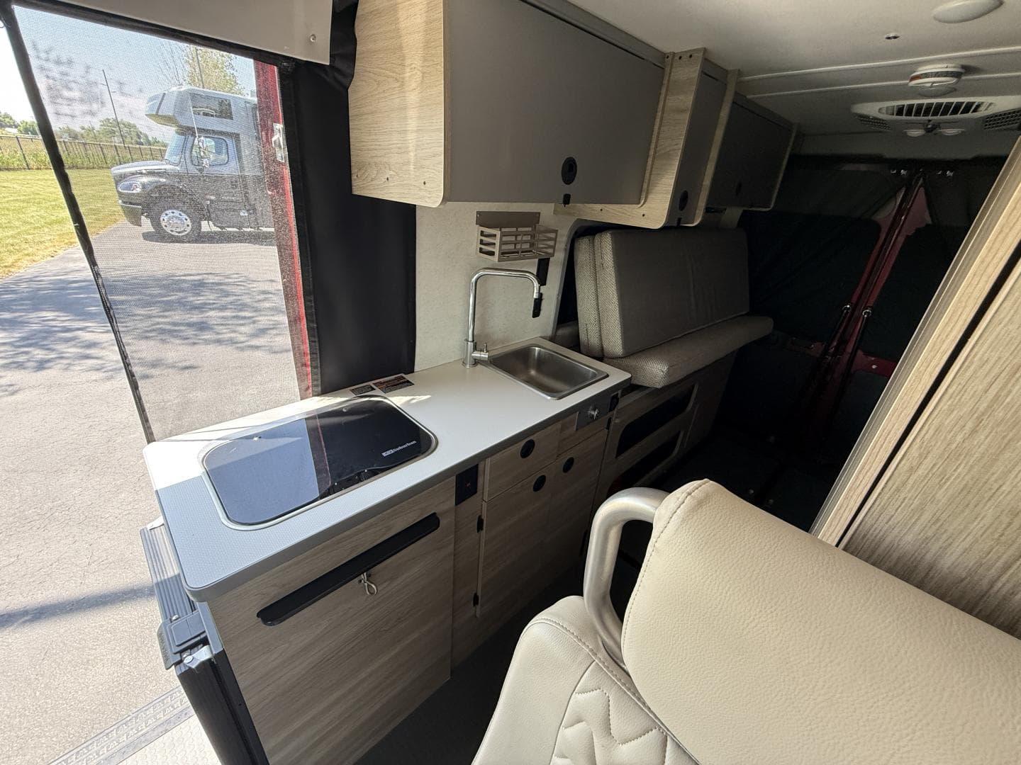 2023 Winnebago 2023 Winnebago Solis - thumbnail 14