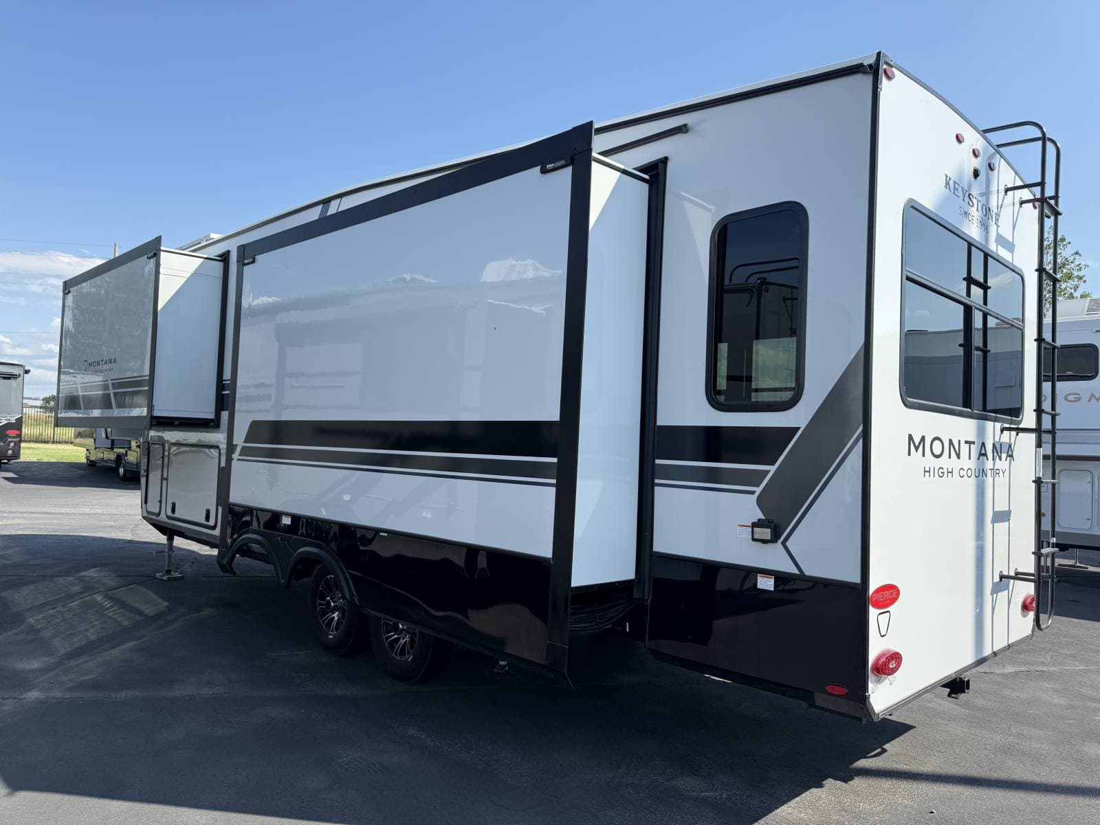 2026 Keystone RV 2026 Keystone RV Montana High Country - thumbnail 4