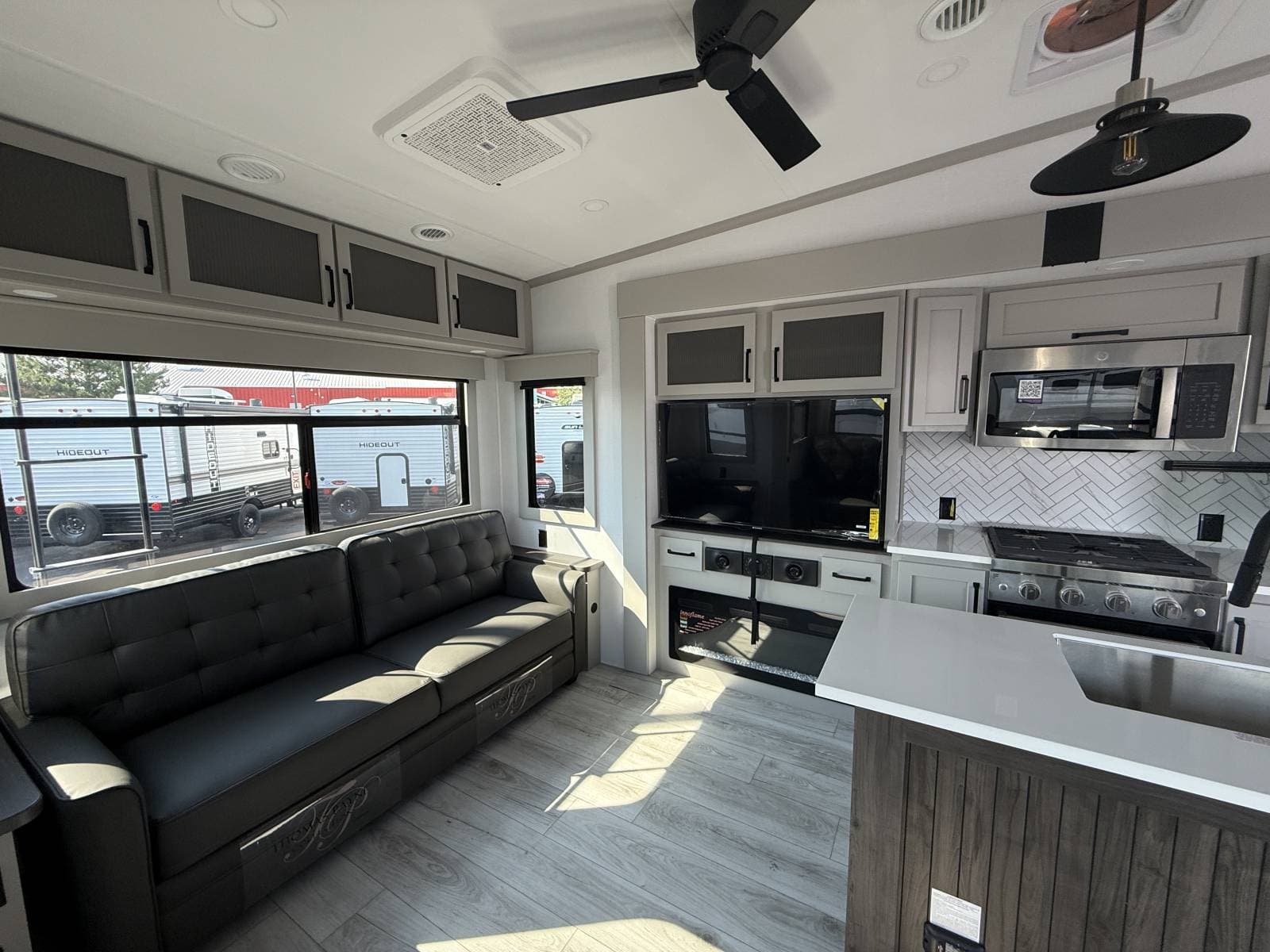 2026 Keystone RV 2026 Keystone RV Montana High Country - thumbnail 15