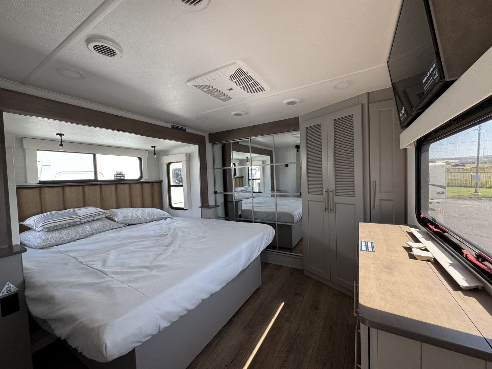 2026 Alliance RV 2026 Alliance RV Paradigm - thumbnail 16