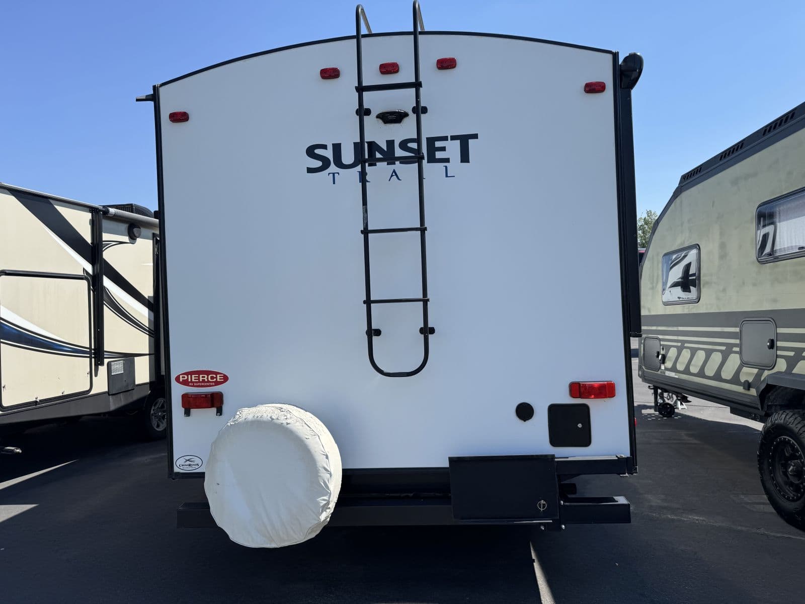 2021 CrossRoads RV 2021 CrossRoads RV Sunset Trail - thumbnail 3