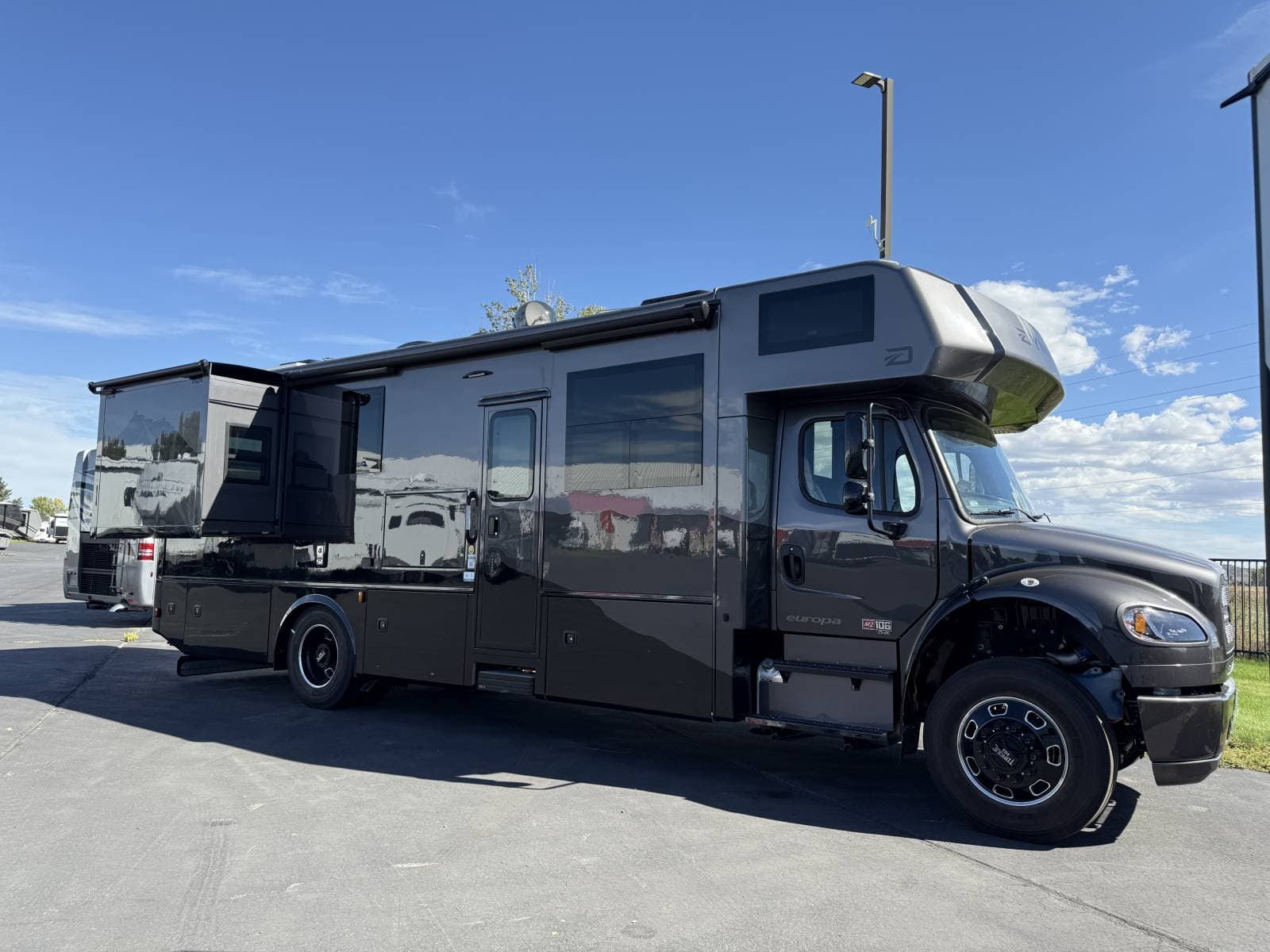 2026 Dynamax 2026 Dynamax Europa - thumbnail 2