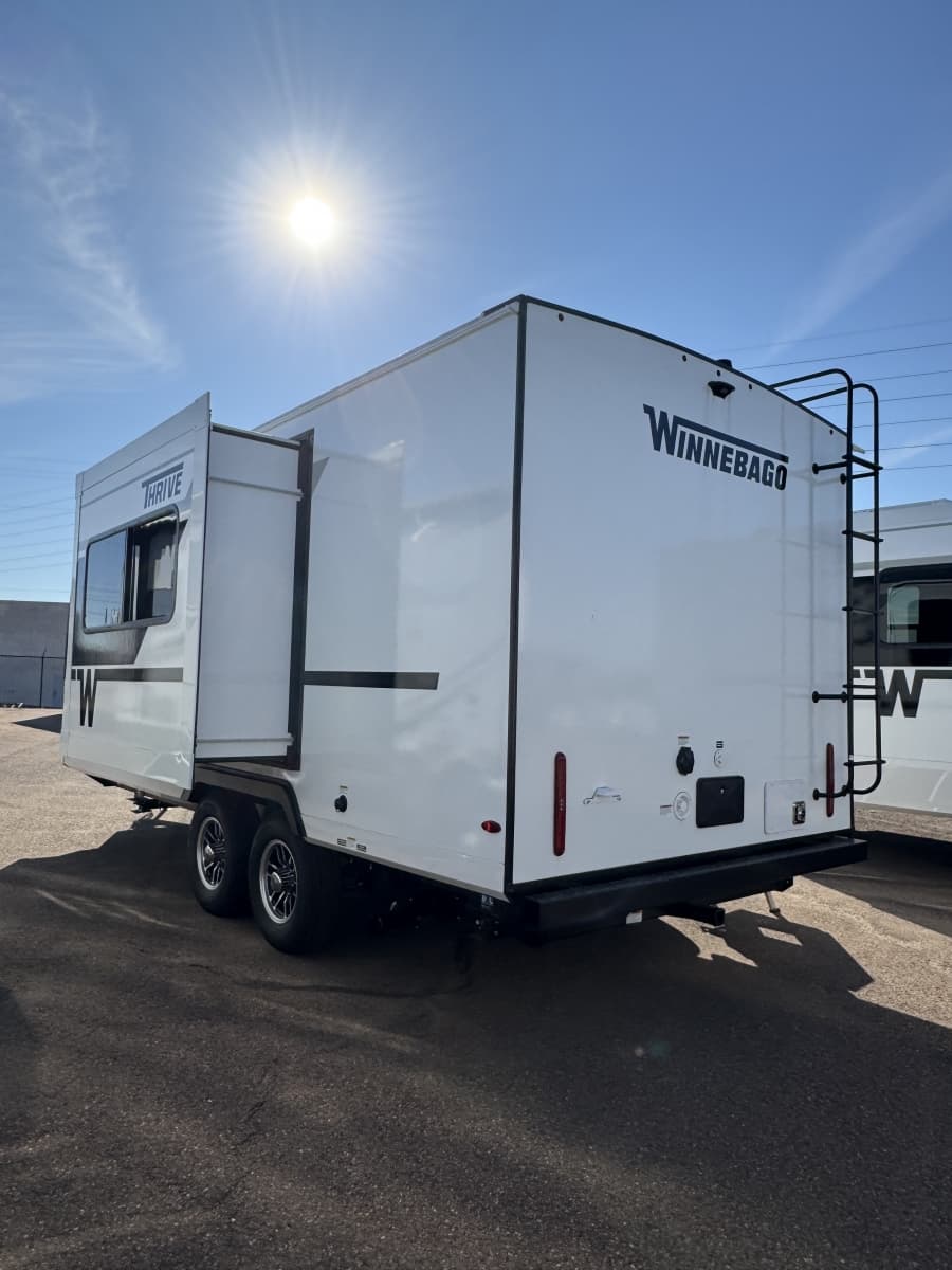 2026 Winnebago 2026 Winnebago Thrive - thumbnail 3