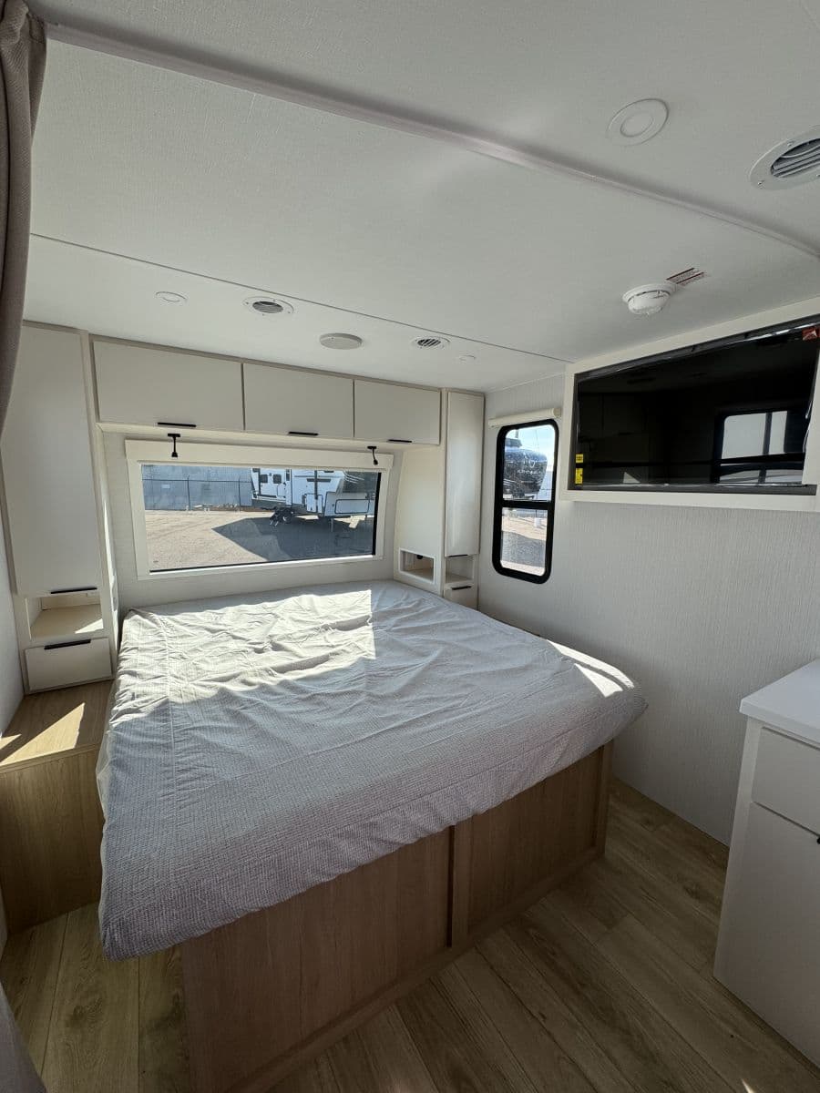 2026 Winnebago 2026 Winnebago Thrive - thumbnail 8