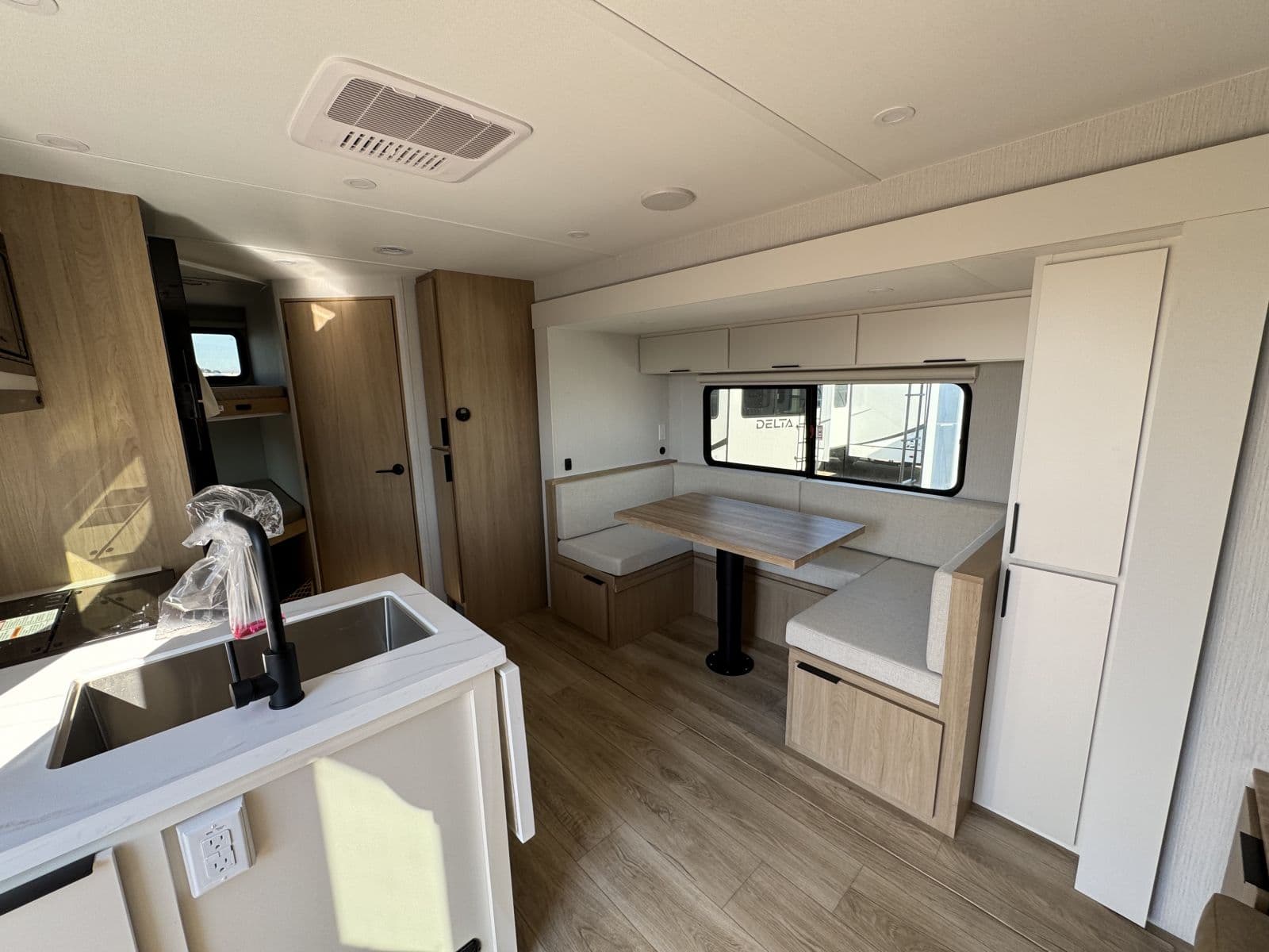 2026 Winnebago 2026 Winnebago Thrive - thumbnail 7