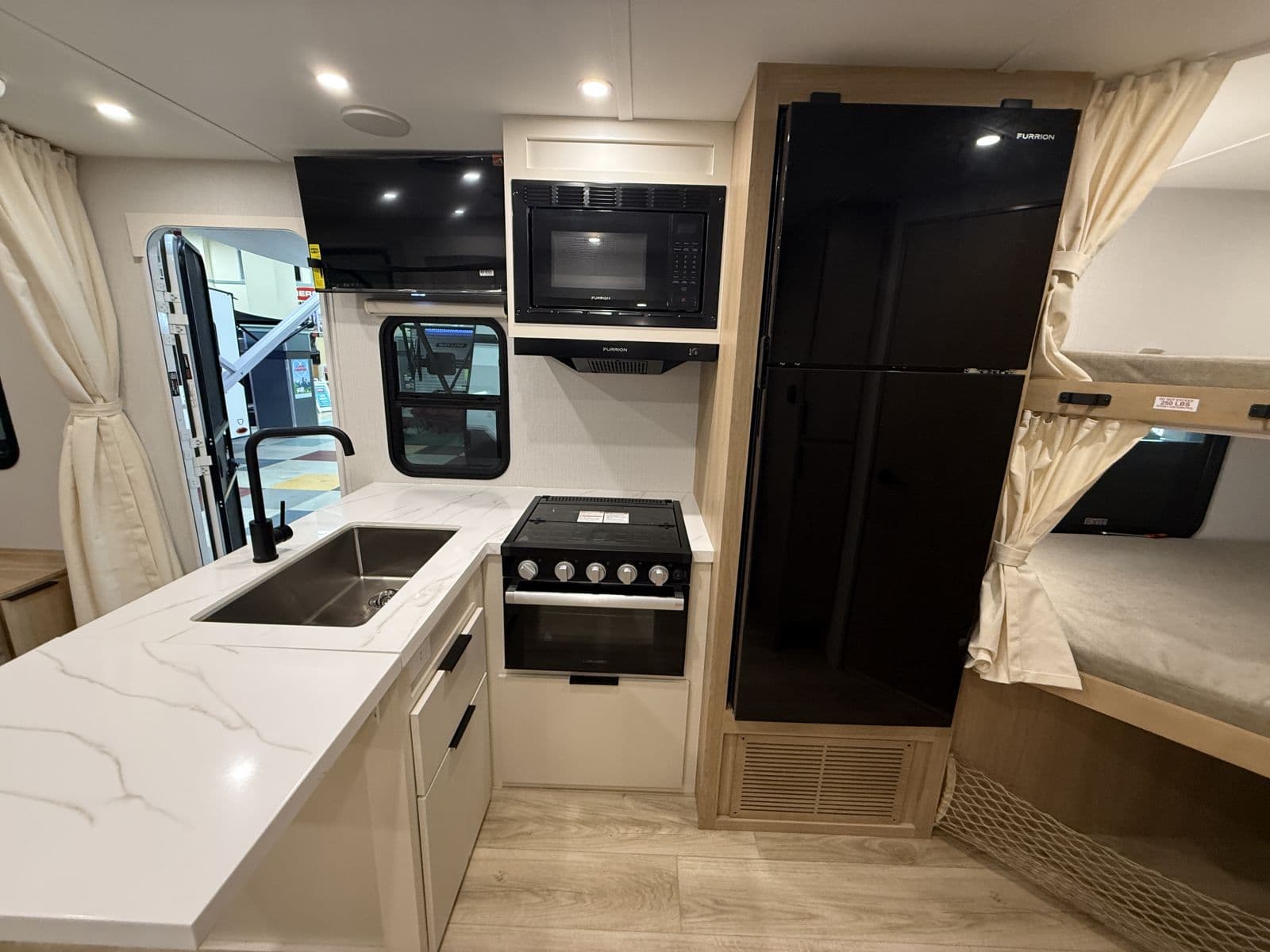 2026 Winnebago 2026 Winnebago Thrive - thumbnail 16