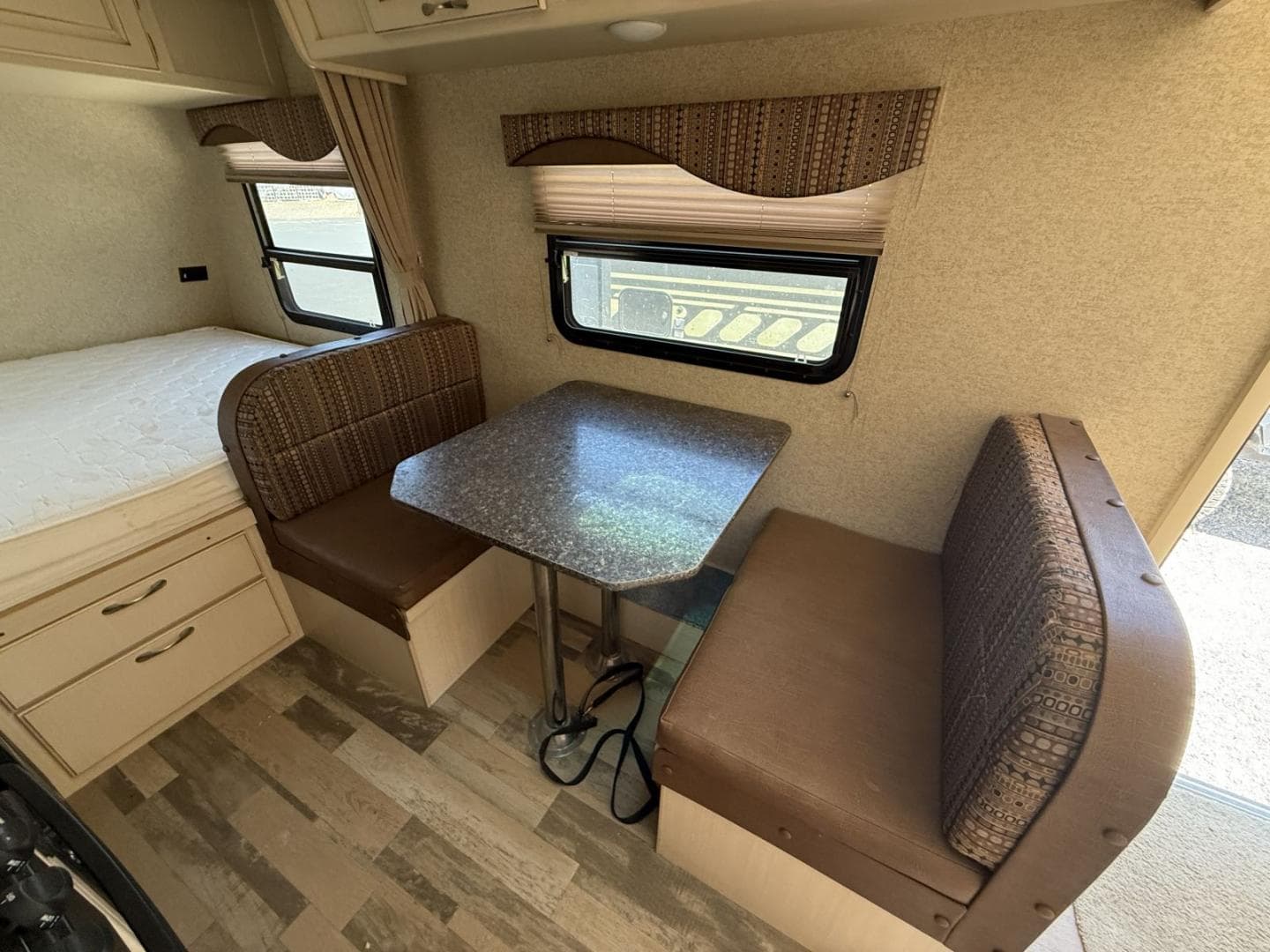 2016 Winnebago 2016 Winnebago Micro Minnie - thumbnail 11