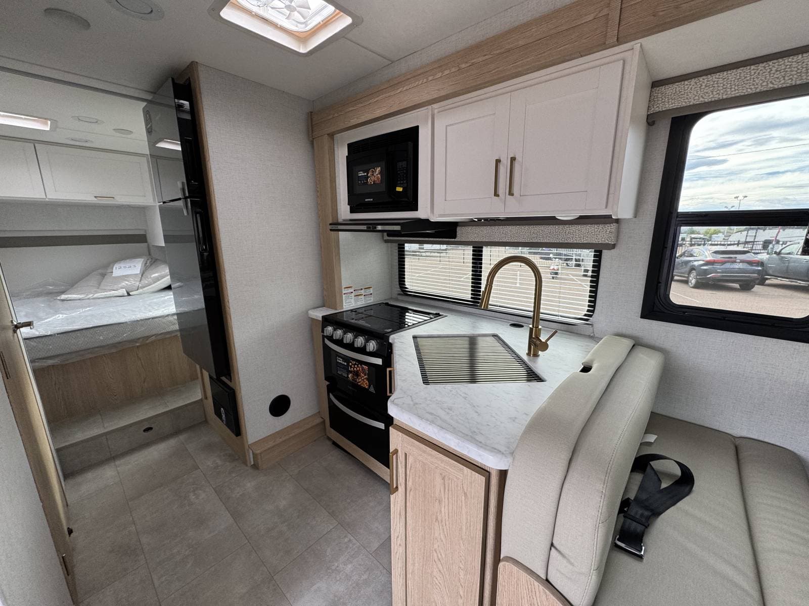 2026 Thor Motor Coach 2026 Thor Motor Coach Chateau - thumbnail 7