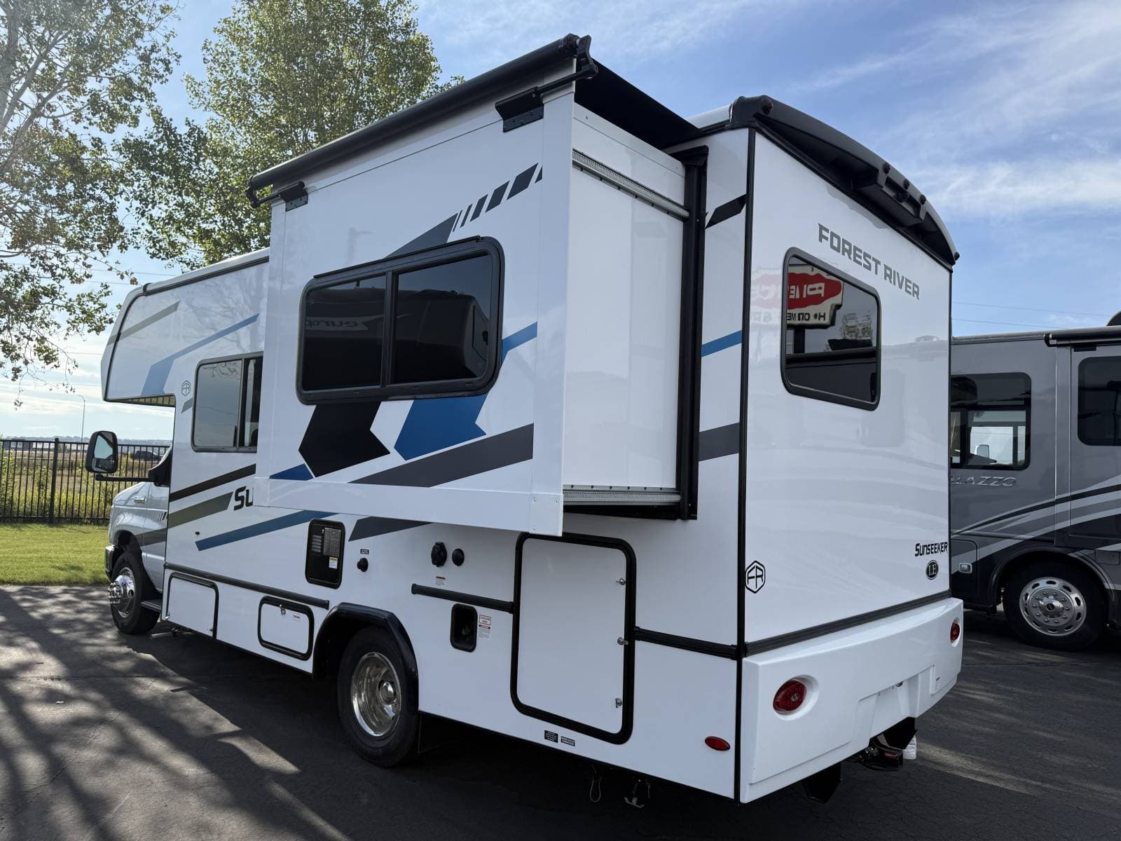 2026 Forest River RV 2026 Forest River RV Sunseeker - thumbnail 4