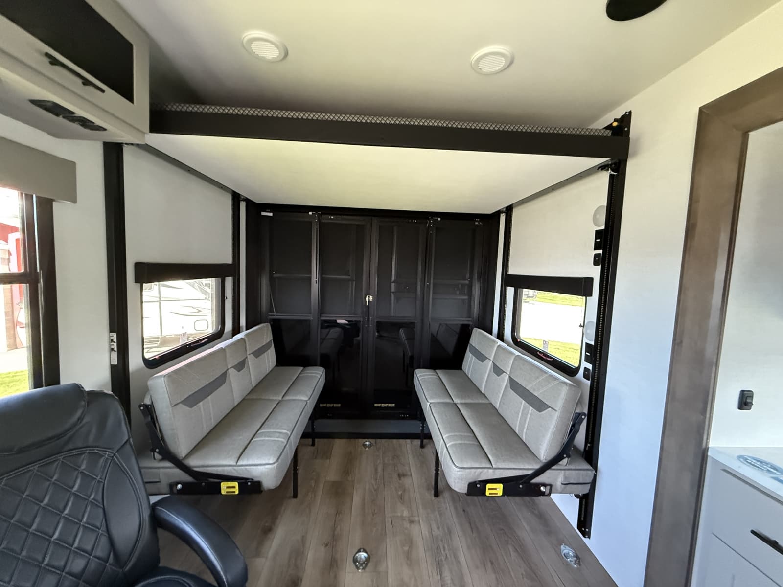 2026 Alliance RV 2026 Alliance RV Valor - thumbnail 15