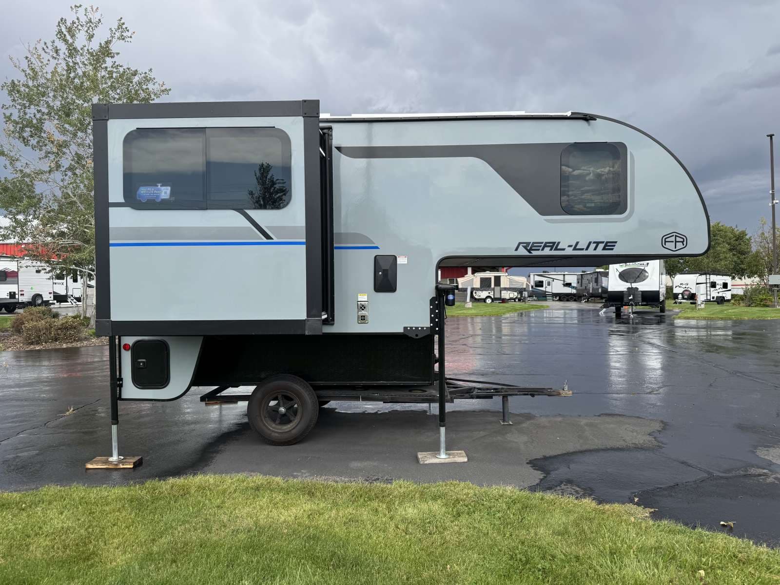 2026 Palomino 2026 Palomino Real Lite - thumbnail 2