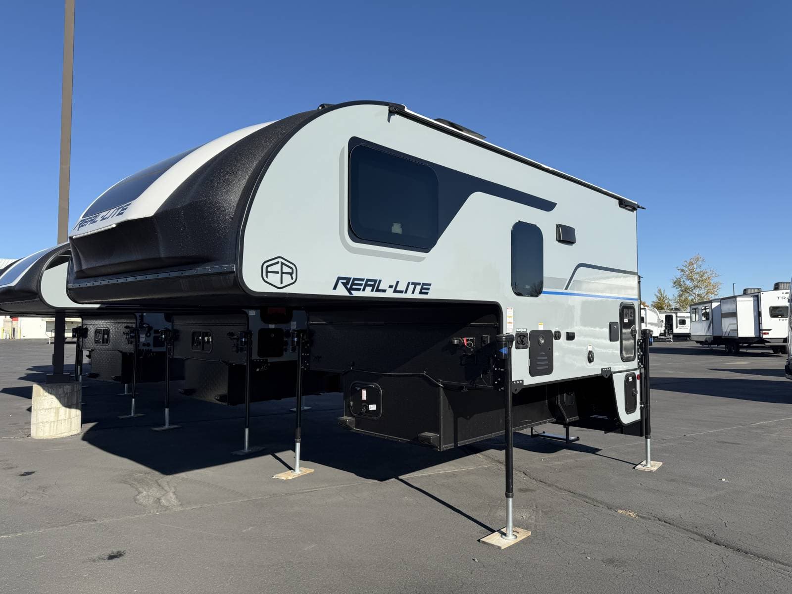 2026 Palomino 2026 Palomino Real Lite - image 1