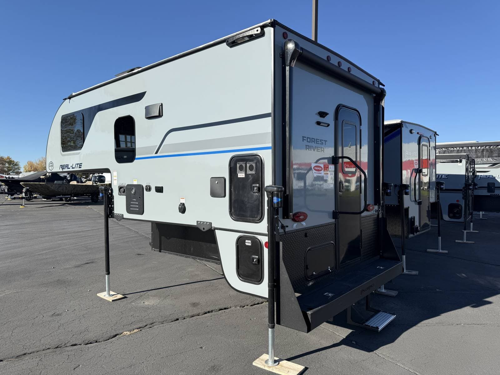 2026 Palomino 2026 Palomino Real Lite - thumbnail 4