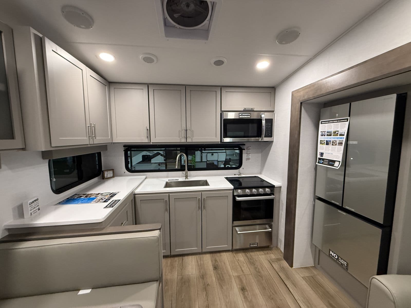 2026 Alliance RV 2026 Alliance RV Avenue All Access - thumbnail 13