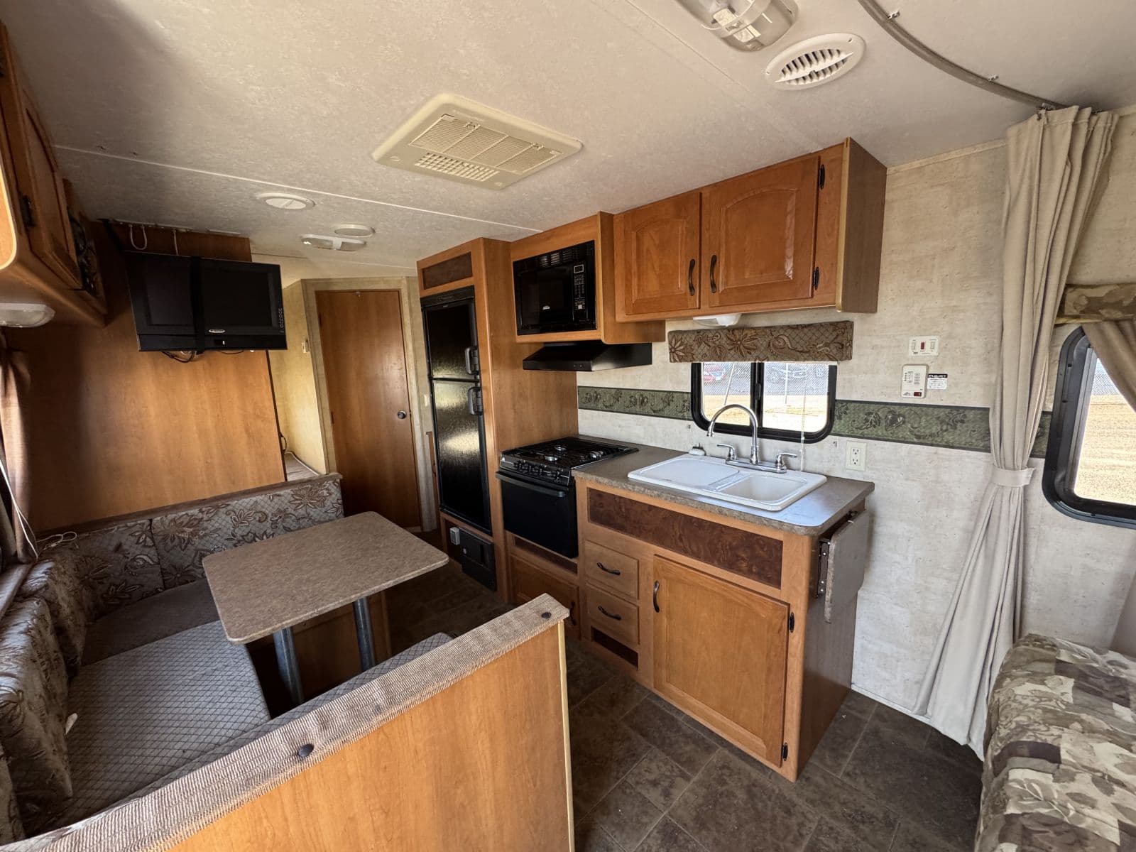 2011 Keystone RV 2011 Keystone RV Hornet - thumbnail 4