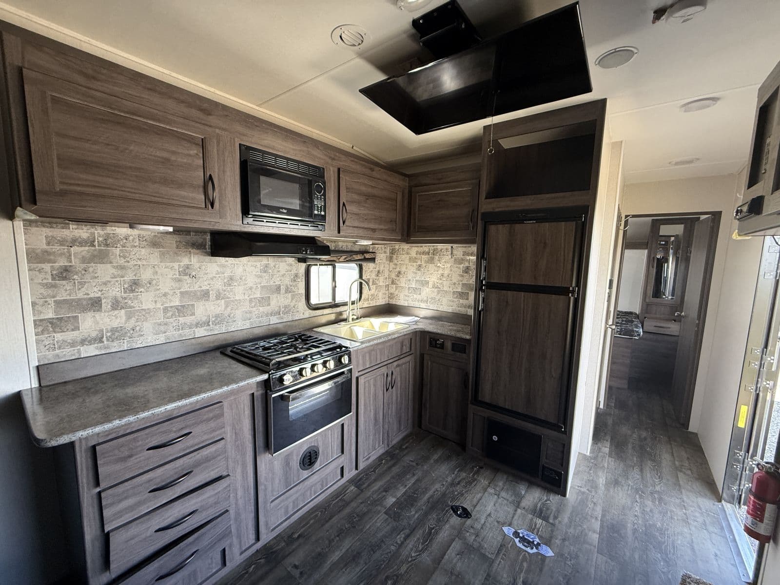 2020 Pacific Coachworks 2020 Pacific Coachworks Blazen - thumbnail 10