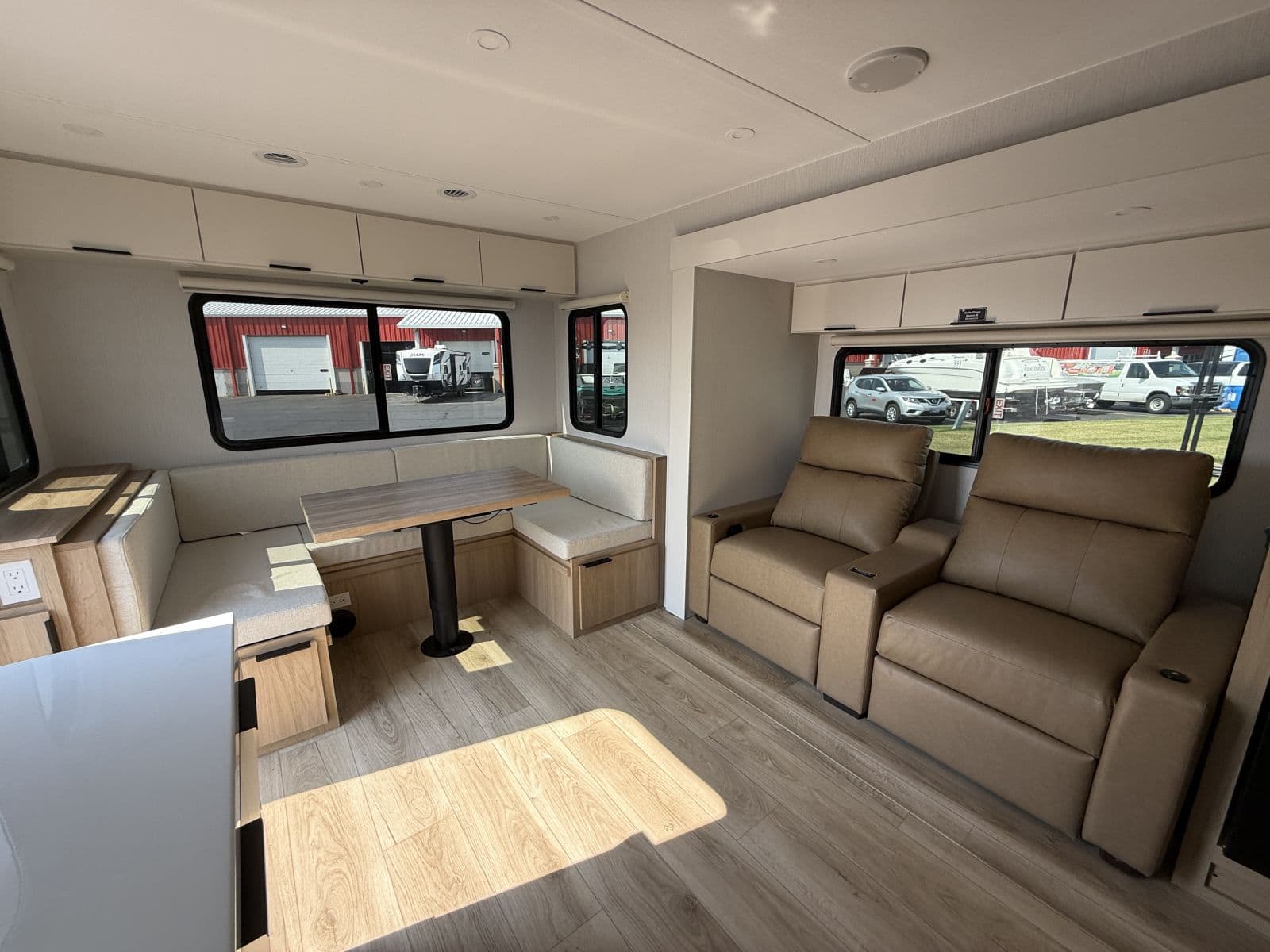 2026 Winnebago 2026 Winnebago Thrive - thumbnail 9