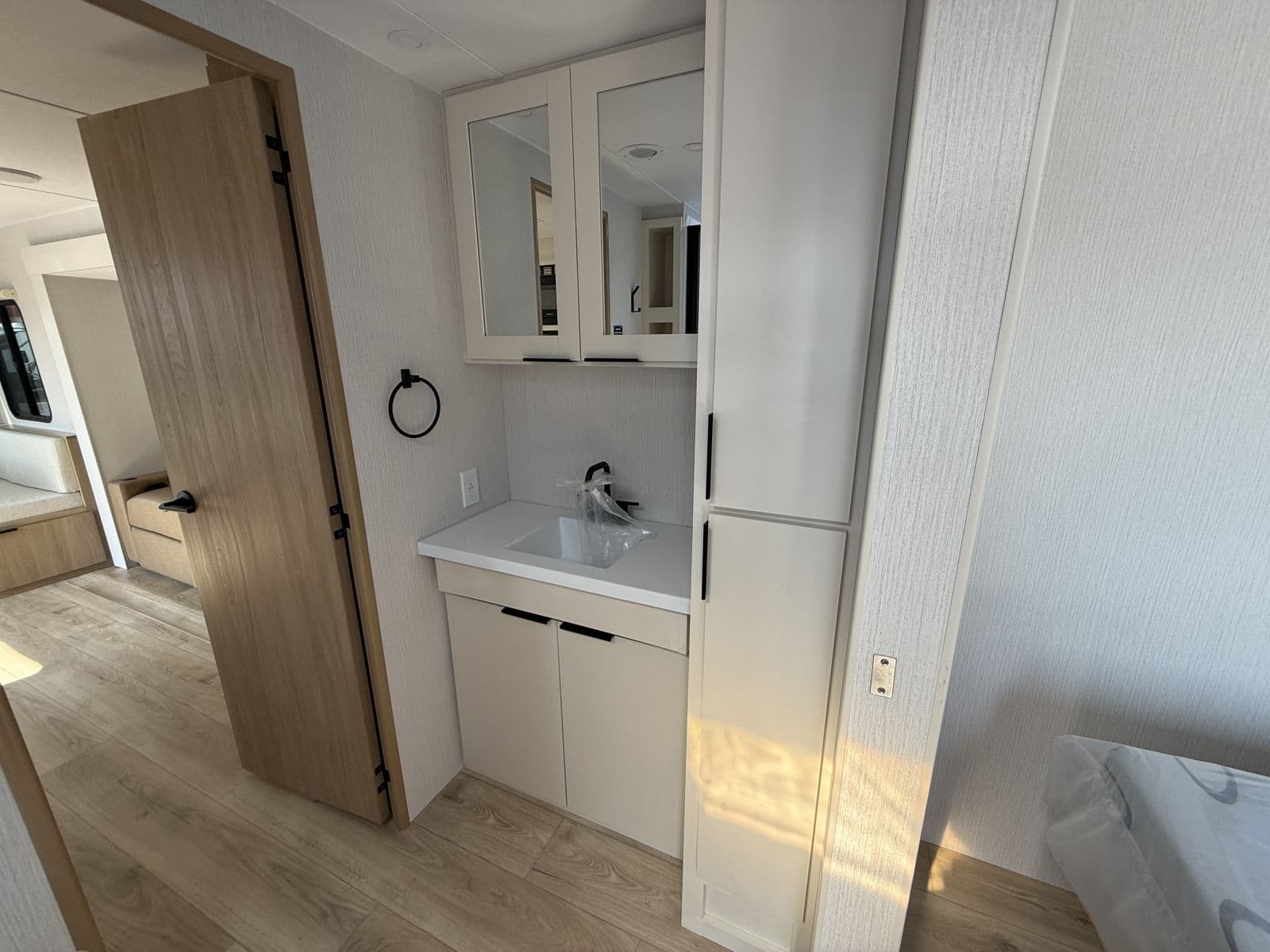 2026 Winnebago 2026 Winnebago Thrive - thumbnail 15