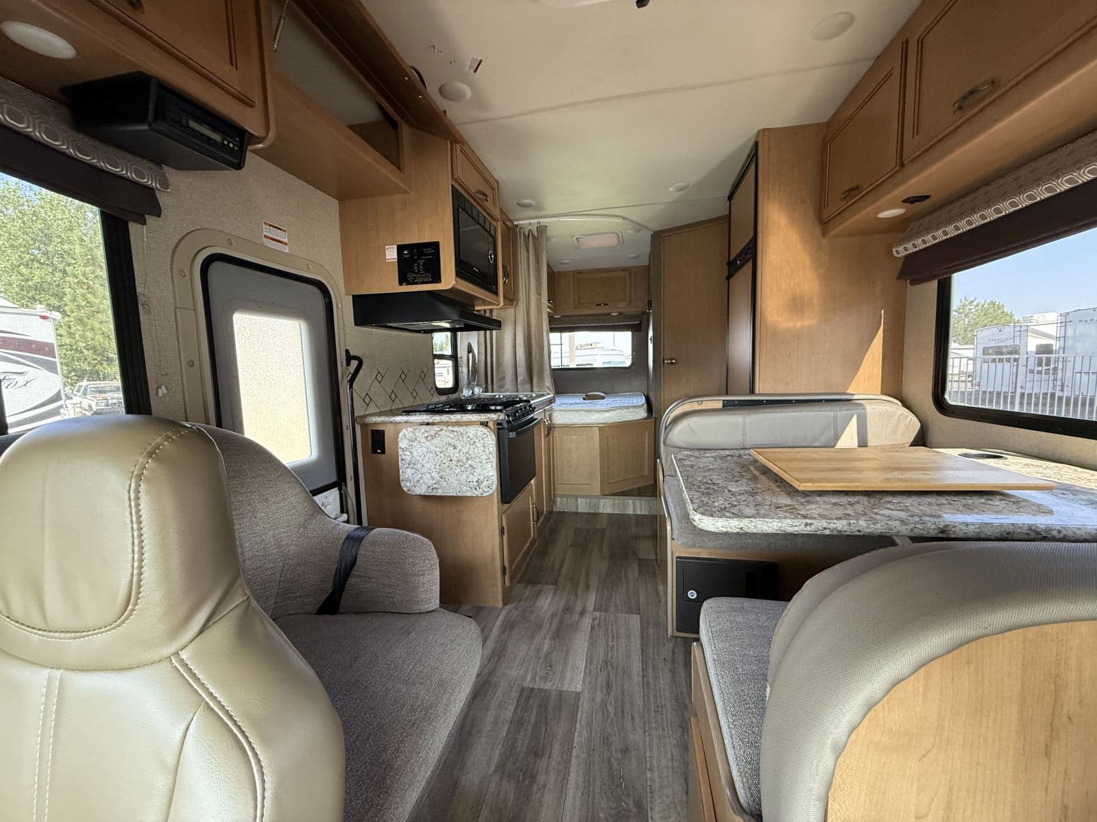 2018 Thor Motor Coach 2018 Thor Motor Coach Four - thumbnail 14