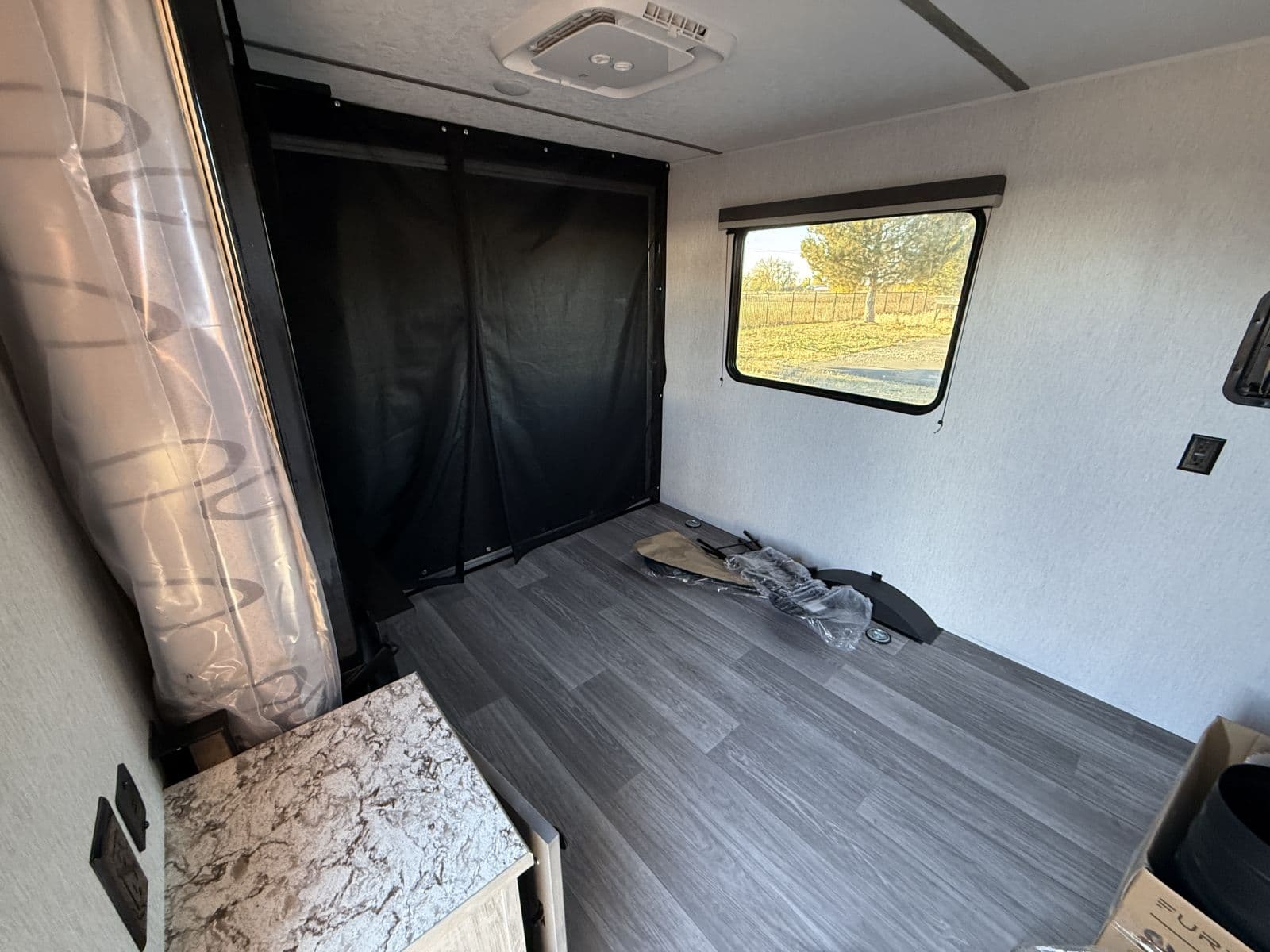 2026 Sunset Park RV 2026 Sunset Park RV Sun Lite Toy Hauler - thumbnail 6