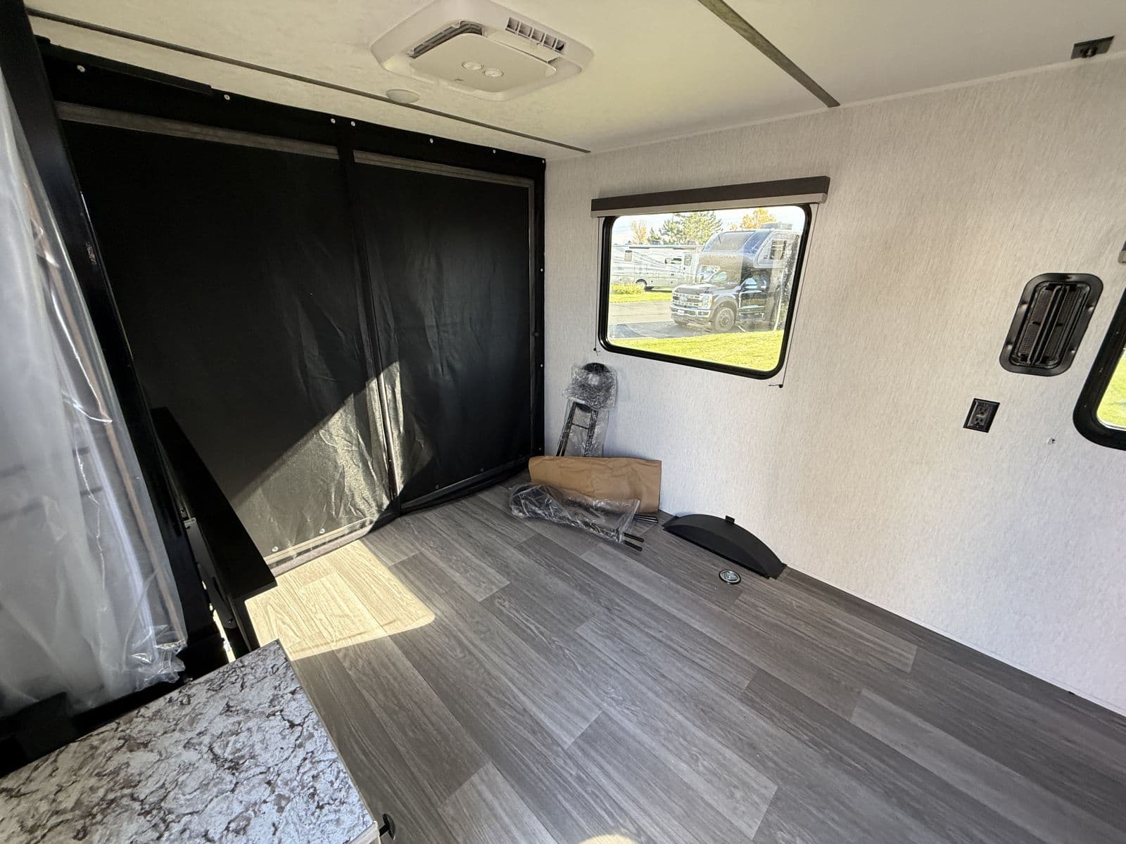 2026 Sunset Park RV 2026 Sunset Park RV Sun Lite Toy Hauler - thumbnail 9