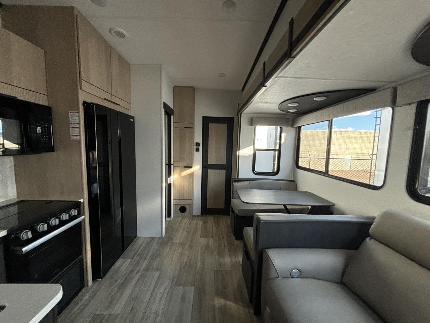 2025 Keystone RV 2025 Keystone RV Cruiser - thumbnail 6