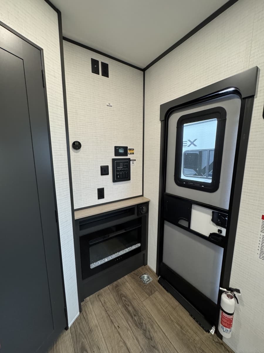 2026 Forest River RV 2026 Forest River RV Xlr Boost Toy Hauler - thumbnail 8