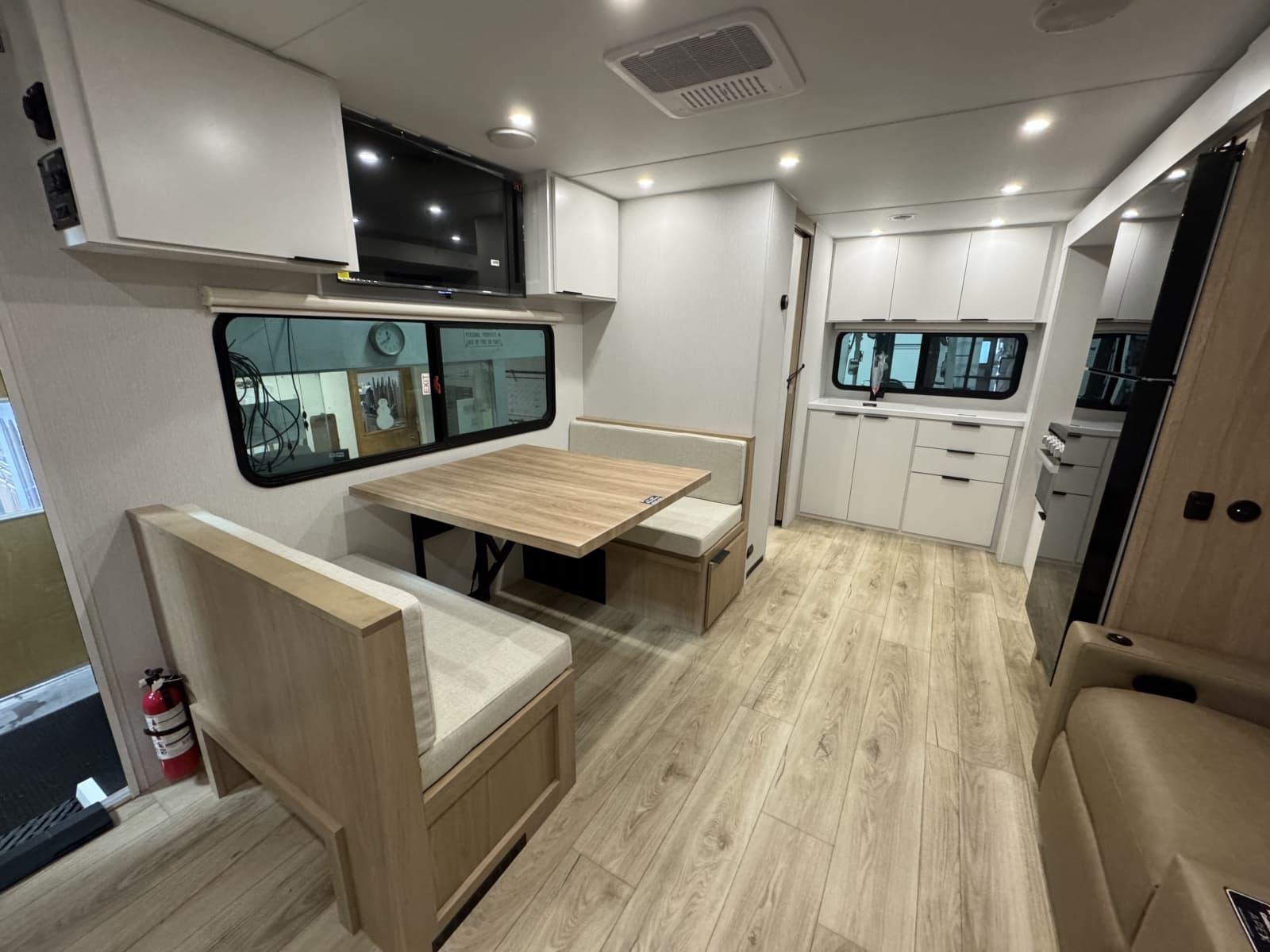 2026 Winnebago 2026 Winnebago Micro Minnie - thumbnail 3